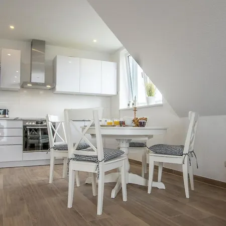 Appartement Cuxhavener Strasse 5/6 *